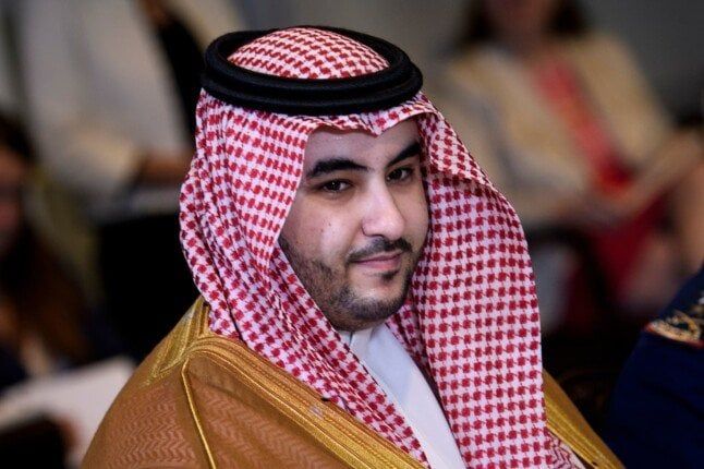 السعودية وإيران تبحثان هاتفيًا تعزيز التعاون الدفاعي بين البلدين