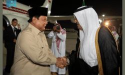 رئيس إندونيسيا يصل جدة في زيارة دولة إلى المملكة