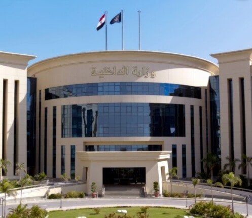 الداخلية تكشف حقيقة فيديو متداول لضابط شرطة يجمع أموالا من المواطنين