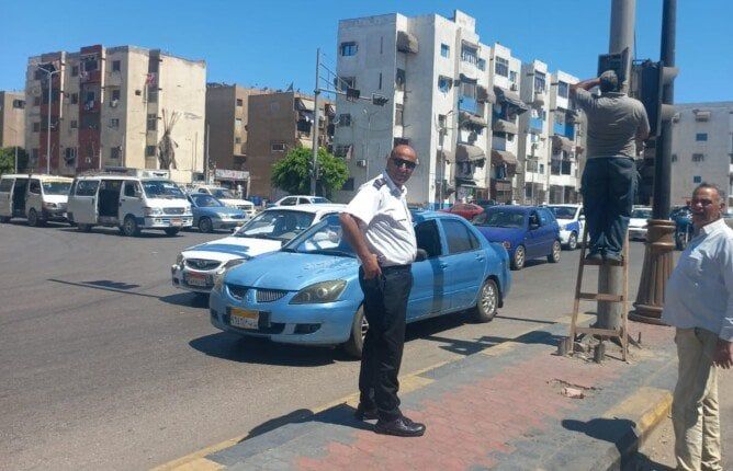 استجابة لمطالب المواطنين: إعادة تشغيل إشارة مرورية حيوية في بورسعيد لفك الاختناقات