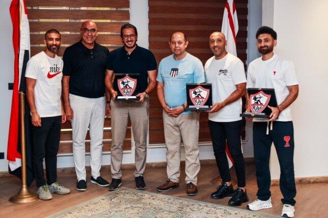 على رأسهم أيمن عبد العزيز.. الزمالك يكرم الجهاز الفني والطبي السابق بعد رحيلهما عن القلعة البيضاء «صور»