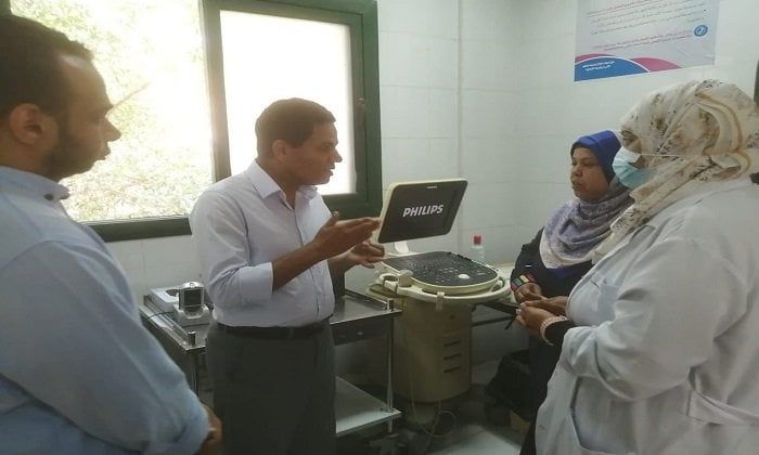 مدير الصحة بالأقصر يتفقد قافلة علاجية بمركز شباب الرزيقات قبلي بأرمنت