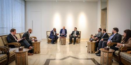 الوزير الشيباني ووزير خارجية المملكة المتحدة يبحثان تعزيز التعاون الثنائي - بوابة فكرة وي