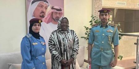 شرطة عجمان تجسّد قيم الإنسانية: مركز مصفوت يستضيف سائحة تعطّلت مركبتها ويؤمّن راحتها حتى استكمال رحلتها - بوابة فكرة وي