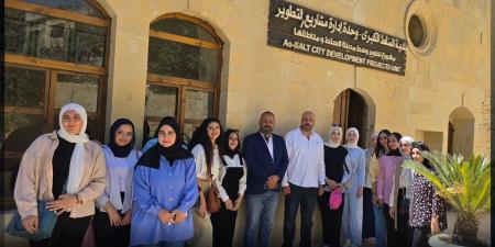 زيارة ميدانية لطلبة "هندسة العمارة" في جامعة عمان العربية إلى مدينة السلط لتعزيز المهارات التطبيقية والمعرفية - بوابة فكرة وي