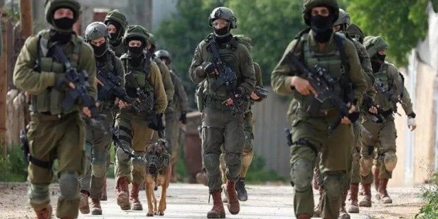 قوات الاحتلال الإسرائيلي تنصب حاجزا عسكريا يعيق حركة الفلسطينيين غرب بيت لحم - بوابة فكرة وي