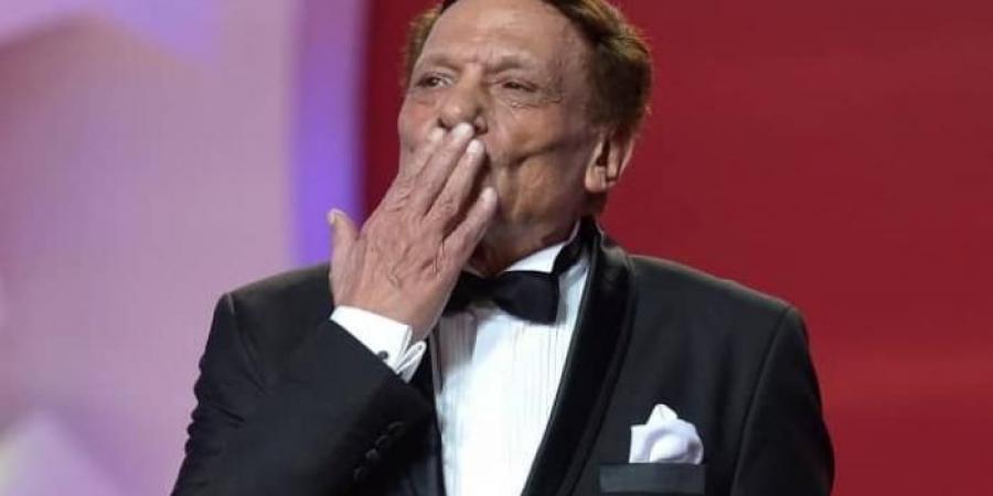 عادل إمام بين أولاده وأحفاده.. تفاعل مع أحدث صورة لـ"لزعيم" - بوابة فكرة وي