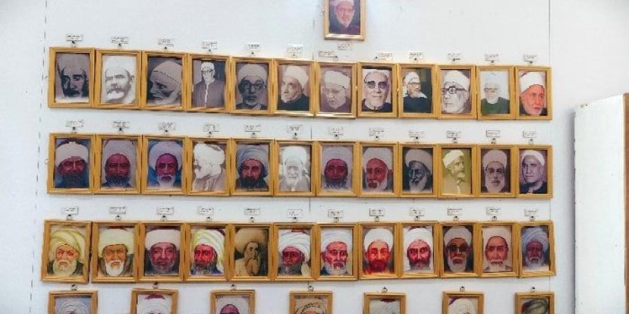 لوحة شرفية تضم صور وأسماء مشايخ الأزهر بمعرض الإسكندرية الدولي للكتاب - بوابة فكرة وي
