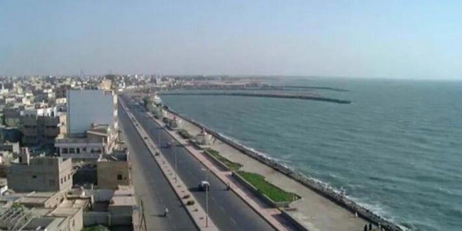 "رويترز" عن مصدر بحري: : مصابان ومفقودان بعد تعرض سفينة لهجوم بمسيرة قرب الحديدة باليمن - بوابة فكرة وي
