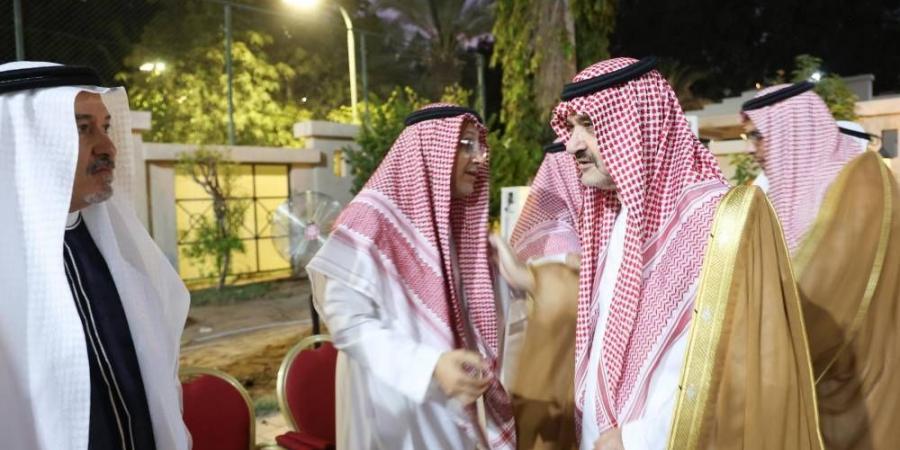 مشعل بن ماجد يعزي أسرة باعشن في فقيدها - بوابة فكرة وي