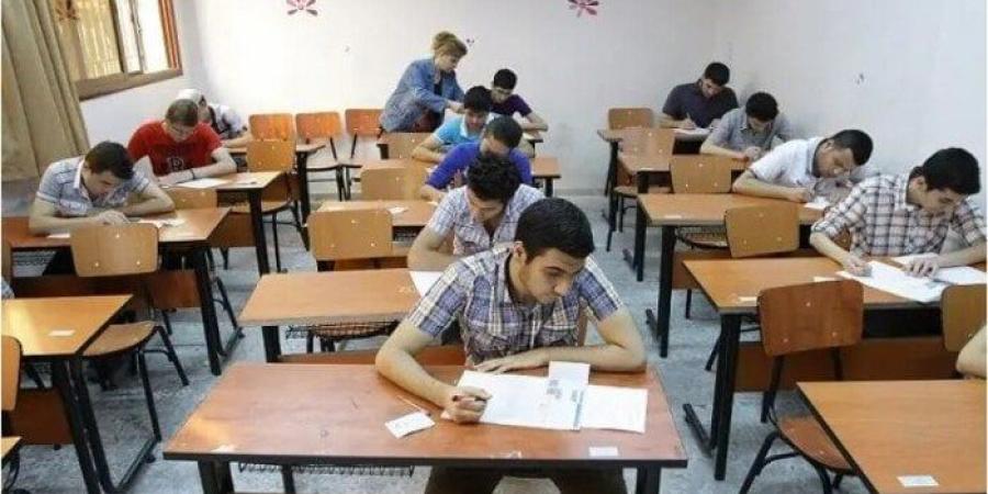 طلاب الثانوية العامة النظام القديم يؤدون اليوم امتحان مادة الديناميكا - بوابة فكرة وي